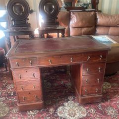 Victorian Mahogany Pedestal Desk