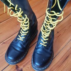 14 hole Dr Martens