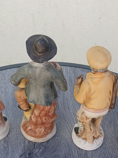 Set of 5 lovely Figurines