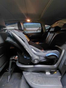 Maxi Cosi Carseat Newborn Insert & ISOFix Base