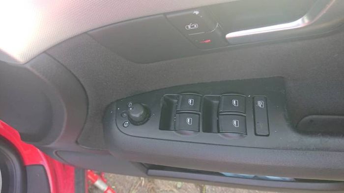 Audi a4 b7 sline bumper fog lamp grills. Spot lights double din GPS radio 3 spoke steering wheel armrest seats turbo glove box rear ashtray twin exhaust parts breaking