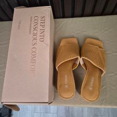 Vivaia bnew in box jade square toe block heels in Jade ginger yellow