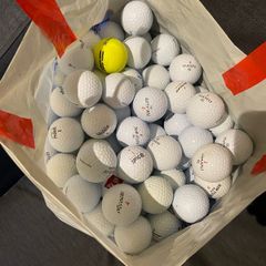 Approximately 300 mixed golf balls