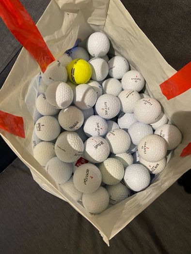 Approximately 300 mixed golf balls