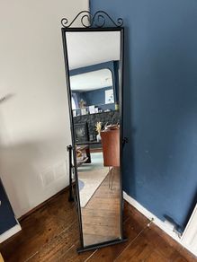Freestanding mirror