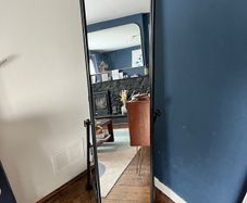 Freestanding mirror