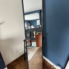 Freestanding mirror