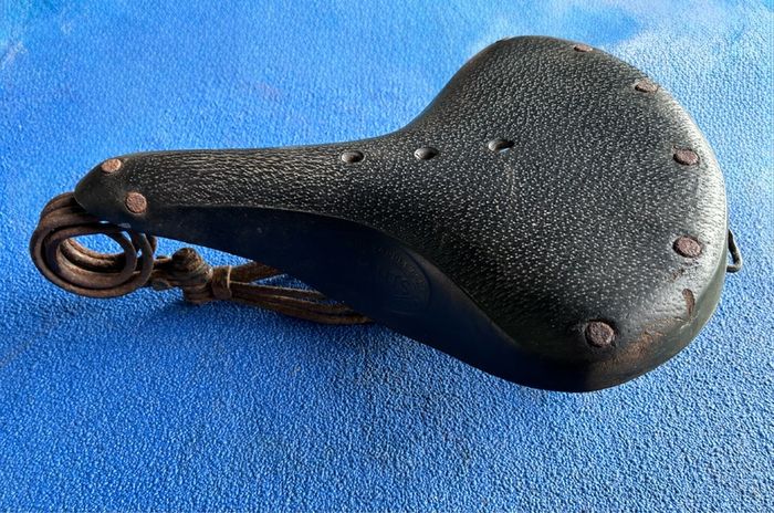 Vintage Wrights saddle
