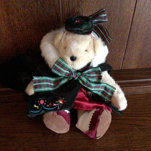 Small Collectable 1992 Vintage North American bear christmas theme