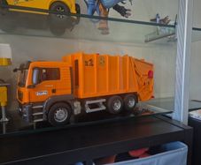 Bruder Bin Truck