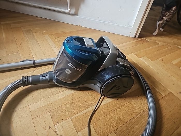 Working Hoover vacuum cleaner