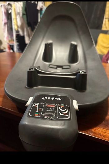 cybex baby car seat + Cybex Base