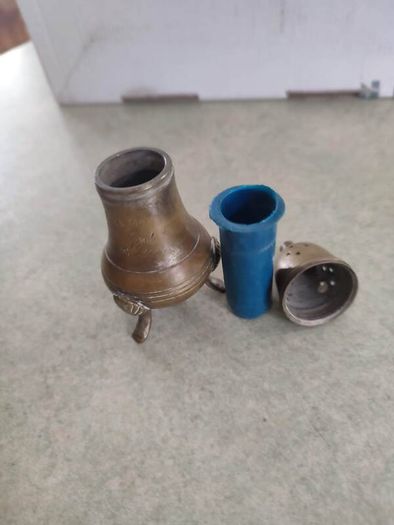 Graceful Vintage Handmade Pepper Pot in BRASS.