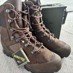 GORE-TEX Army Boots New with Tags. Size 43