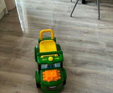 John Deere Tractor ride on