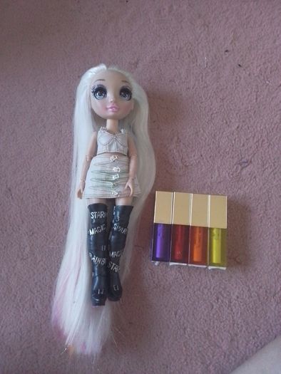 Rainbow High doll, Amaya Raine