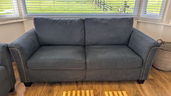 Like New 3-seater & 2-seater Sofa Set