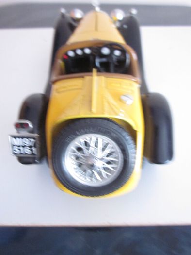 Burago Alfa Romeo 2300 Spider 1932, Diecast Model Car 1/18
