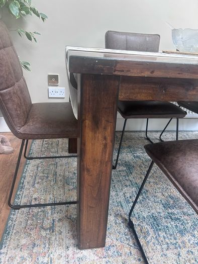Table & chairs