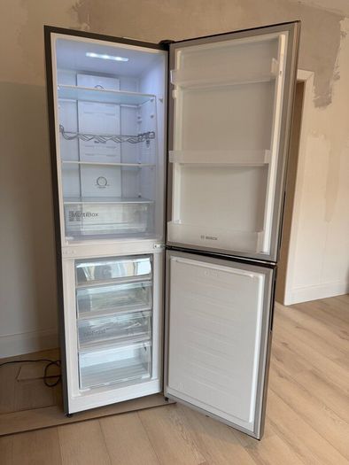 Bosch Serie 2 NoFrost Fridge Freezer  KGN27NLFAG