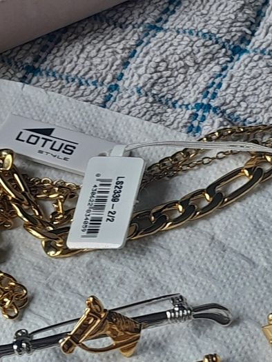 lot of jewellery