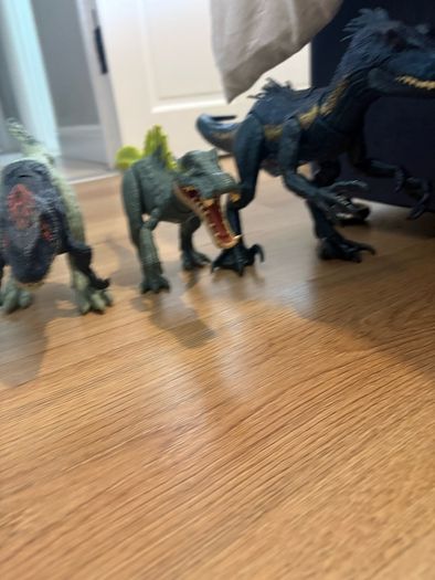 4 dinosaur excellent condition