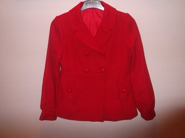 Girl's coat.Chest size 33/34ins (Age 12-13 y).Red
