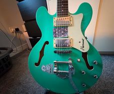 hartwood semi acoustic elec guitar
