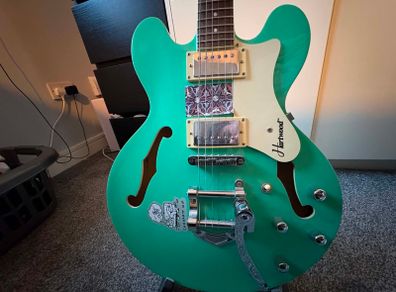 hartwood semi acoustic elec guitar