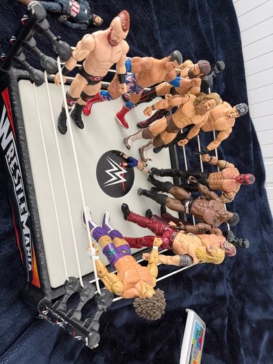 WWE WrestleMania Ring & Action Figure Bundle