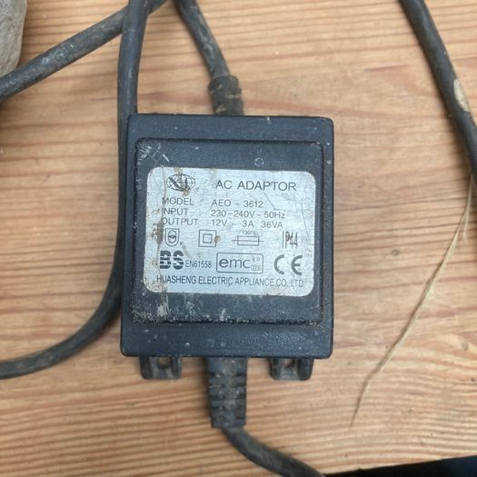 3x low voltage garden lights; 250 lumen, warm white LEDs, 12 metre cable.