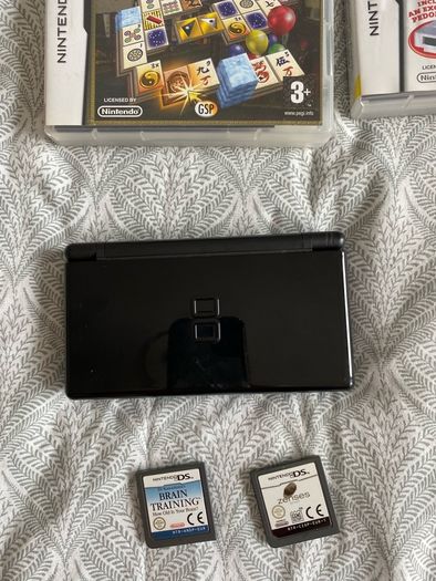 Nintendo DS Lite with games and pedometer