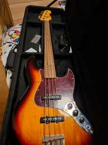 Squier CV fretless jazz bass
