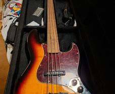 Squier CV fretless jazz bass