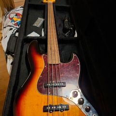 Squier CV fretless jazz bass