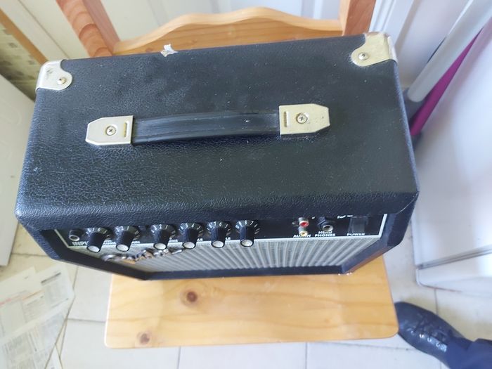 FENDER Frontman 15G Guitar Amp in excellent like new condition, working great