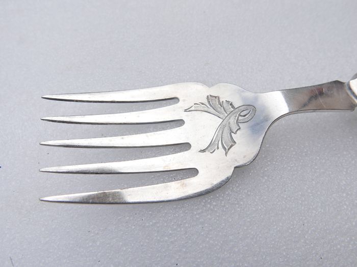 Vintage Art Deco Hallmarked Silver Plated Fish Servers: Sheffield