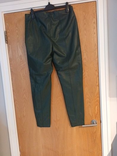 New Look Vegan  Green   PU Leggins.  S.18..  B.N.W.T