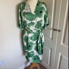 Phase Eight floral dress NWOT SIZE 12
