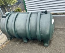 Oil tank