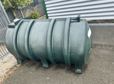 Oil tank