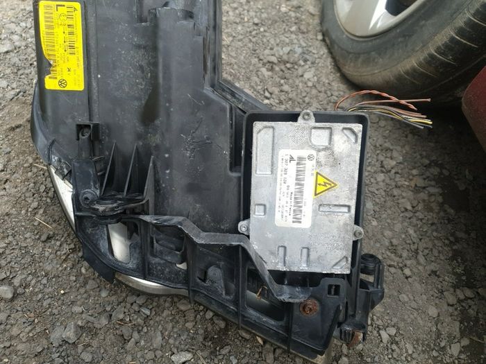 vw touran, 07,  headlights with ballasts