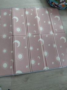 Foldable play mat