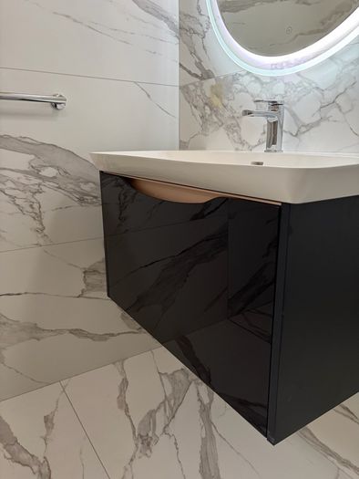 Bathroom unit, mirror and basin