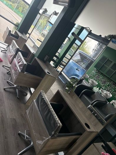 Salon contents for sale
