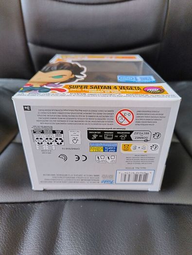 Funko Pop! Dragon Ball GT Super Saiyan Vegeta 4 Flocked Glow in the Dark Limited Chase Figure + Protector
