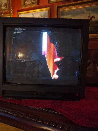Vintage  20" Mitsubishi Tv & Remote