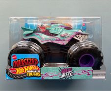 Hot Wheels Monster Trucks Oversized - Great Bite Shark 1:24 New