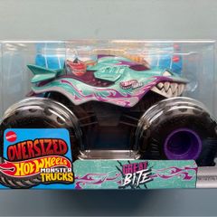 Hot Wheels Monster Trucks Oversized - Great Bite Shark 1:24 New