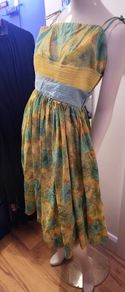 Beautiful 1950s Vintage Floral Dress
